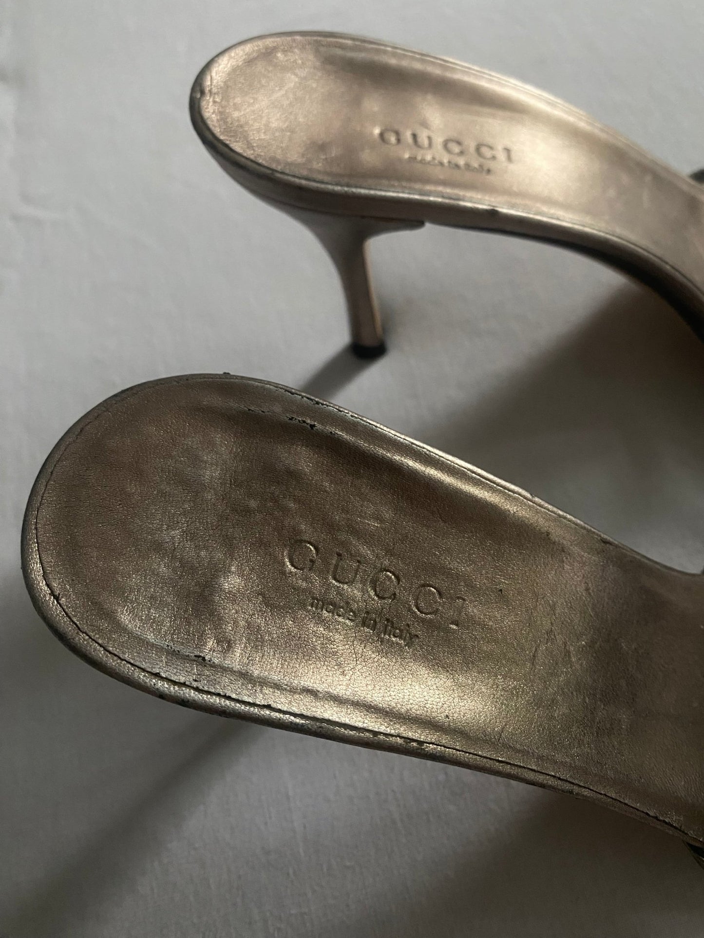Vintage Gucci Double G Strappy Metallic Leather Sandal - anbracaminte