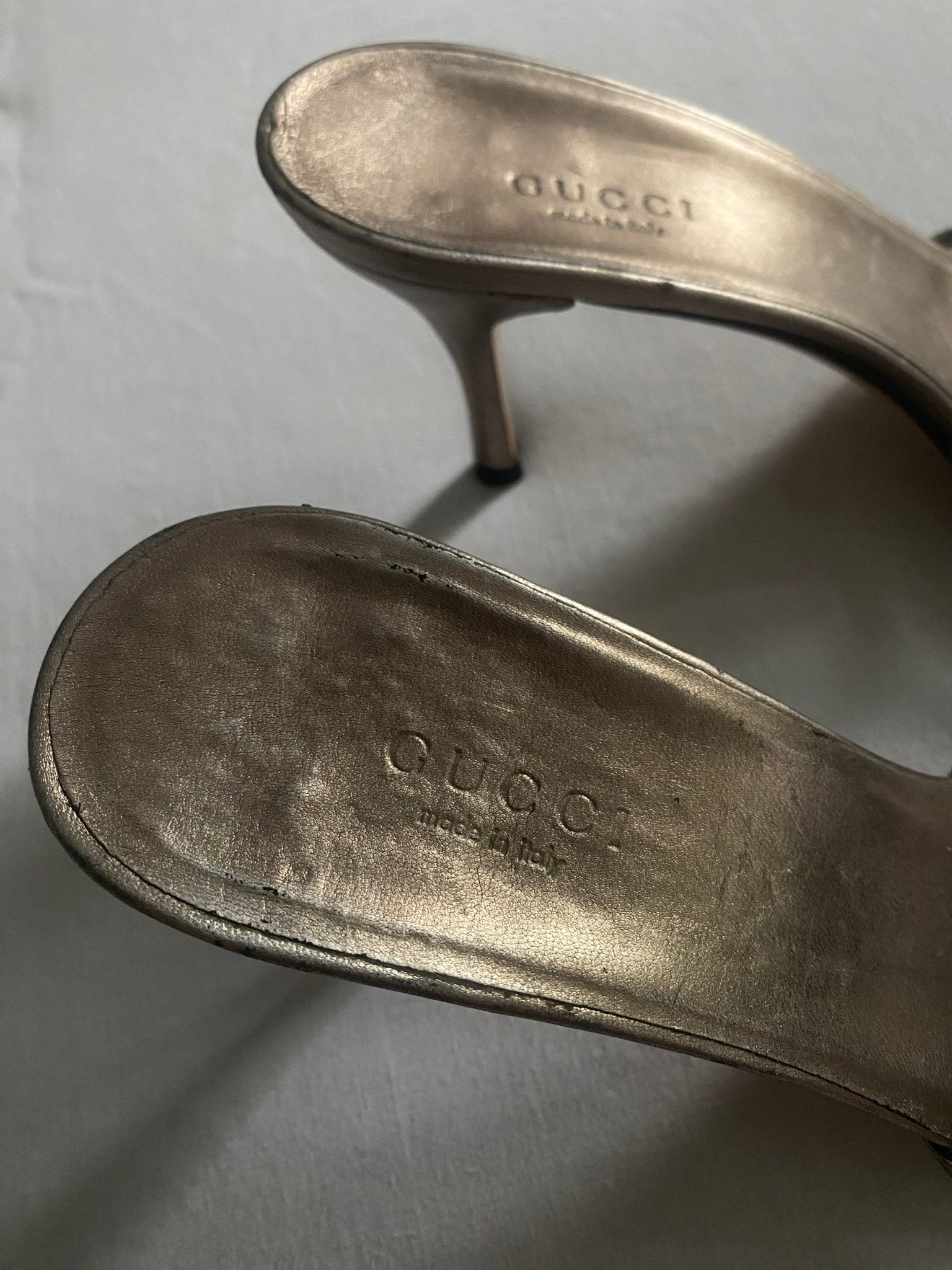 Vintage Gucci Double G Strappy Metallic Leather Sandal - anbracaminte