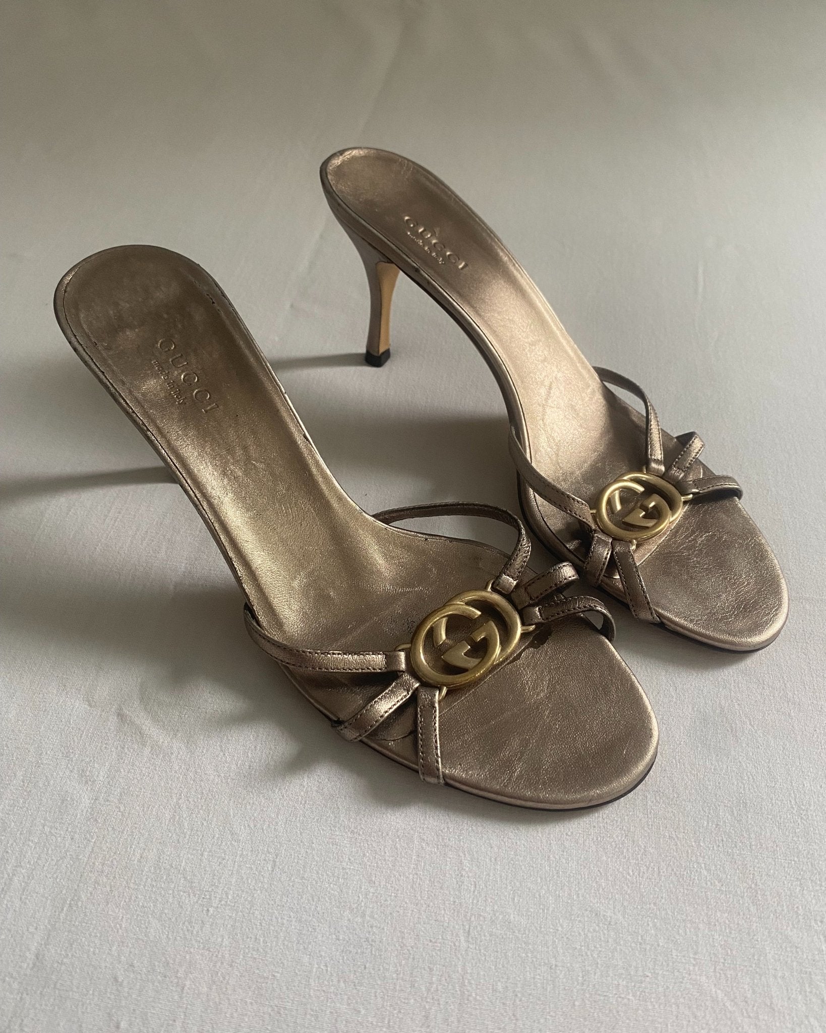 Vintage Gucci Double G Strappy Metallic Leather Sandal - anbracaminte