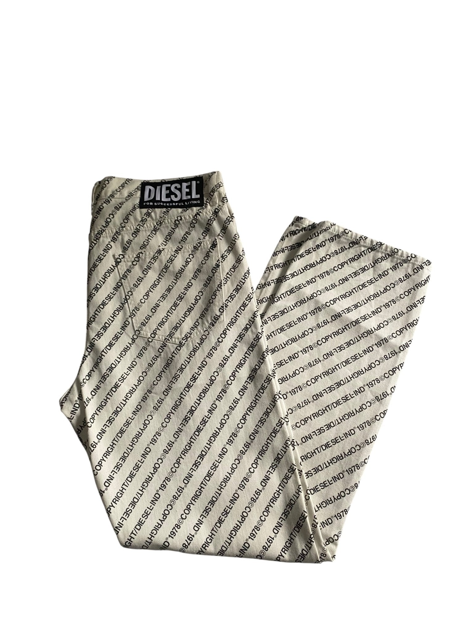 🤍 White Diesel Scripted All - Over Print Jeans – Size 33 - anbracaminte