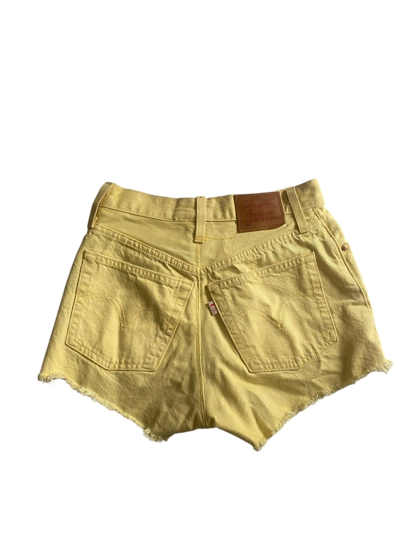 Women's Levi's Butter Yellow Shorts - anbracaminte