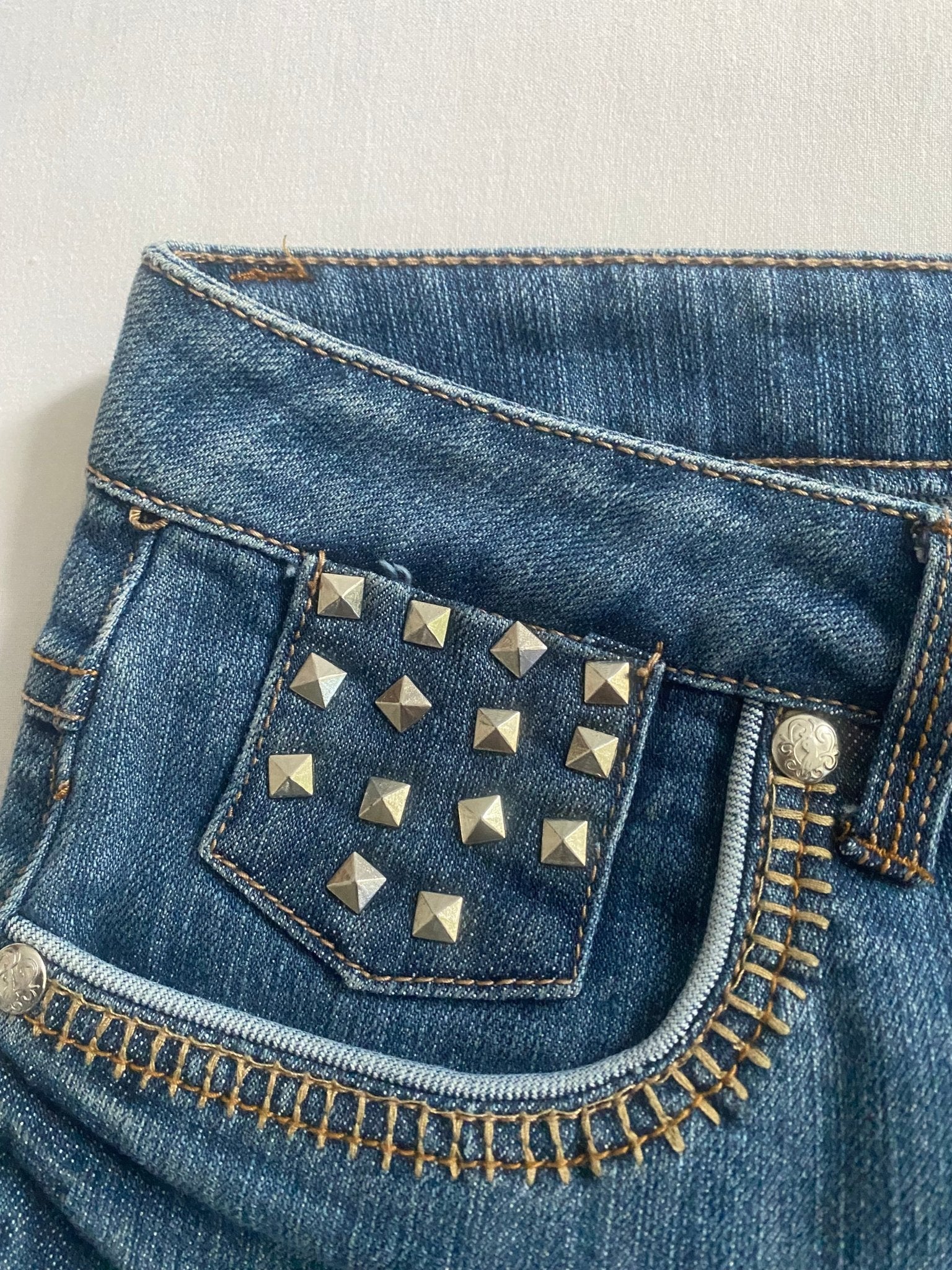 Y2K Baby Phat Jeans – Size 16 Teens (Women's XS) – Denim with Studded Back Pockets - anbracaminte