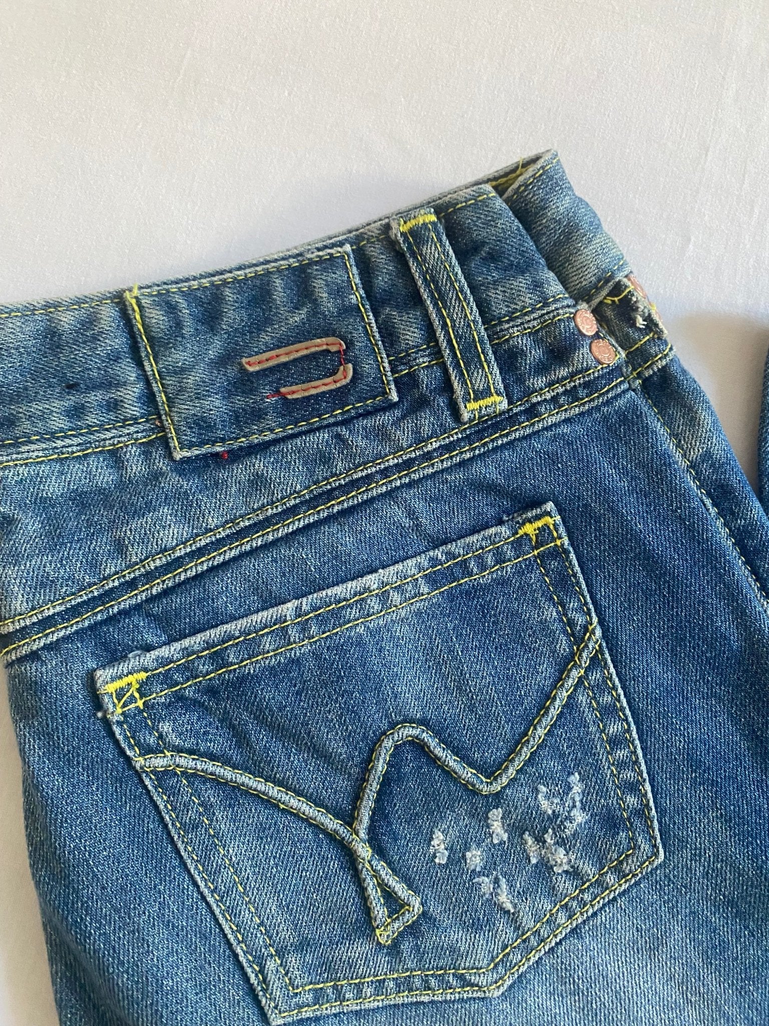 Y2K Diesel Bootcut Jeans - anbracaminte