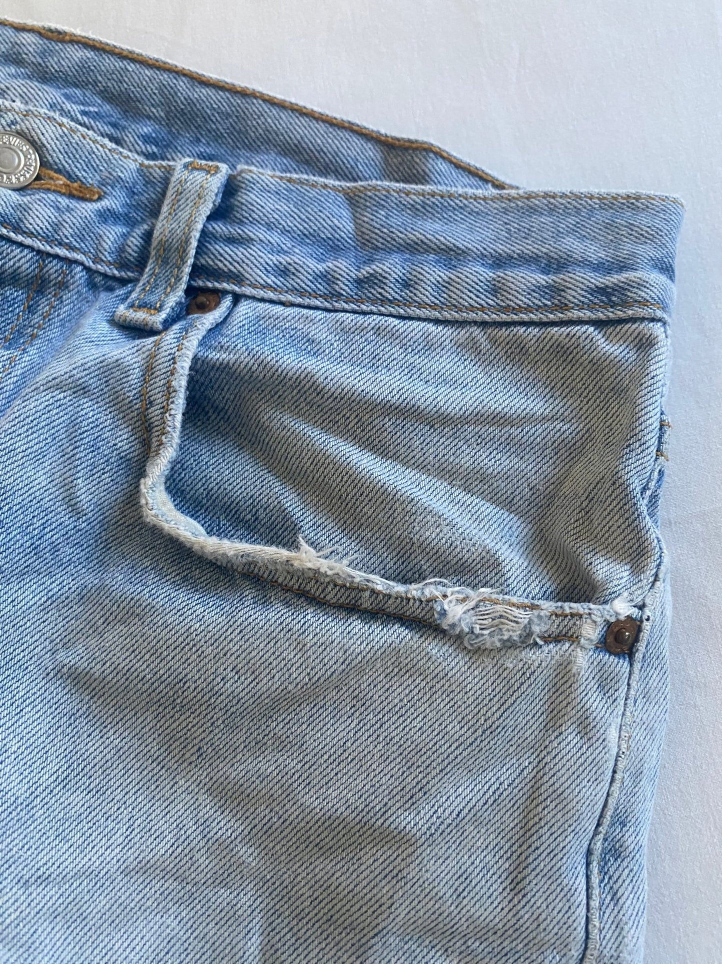 Y2K Distressed Levi's 505 Light Wash Jorts - anbracaminte