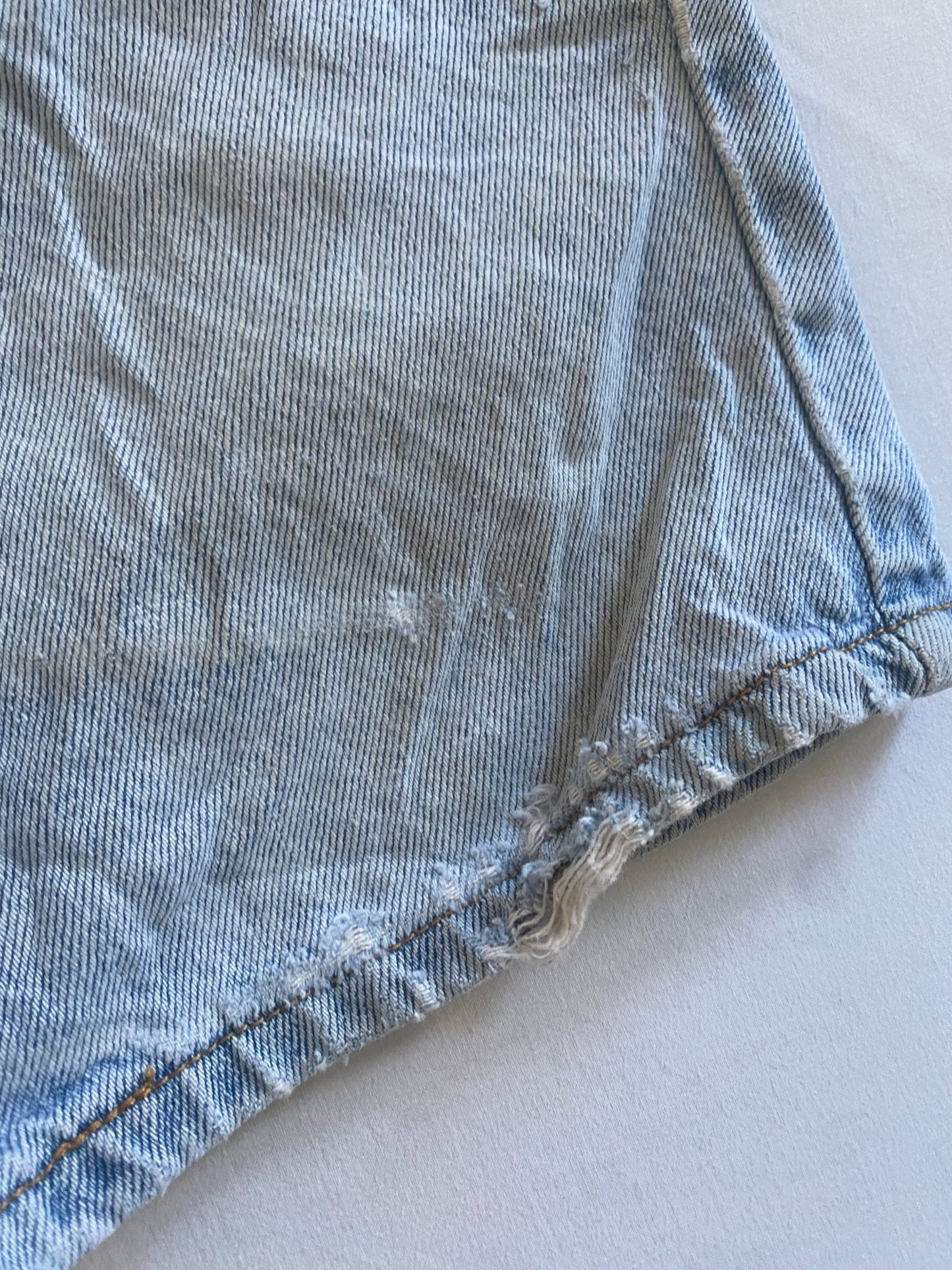 Y2K Distressed Levi's 505 Light Wash Jorts - anbracaminte