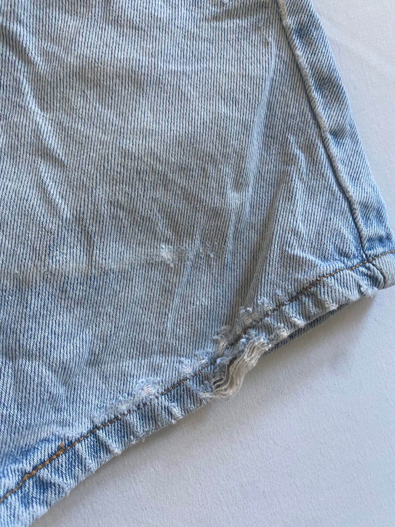 Y2K Distressed Levi's 505 Light Wash Jorts - anbracaminte