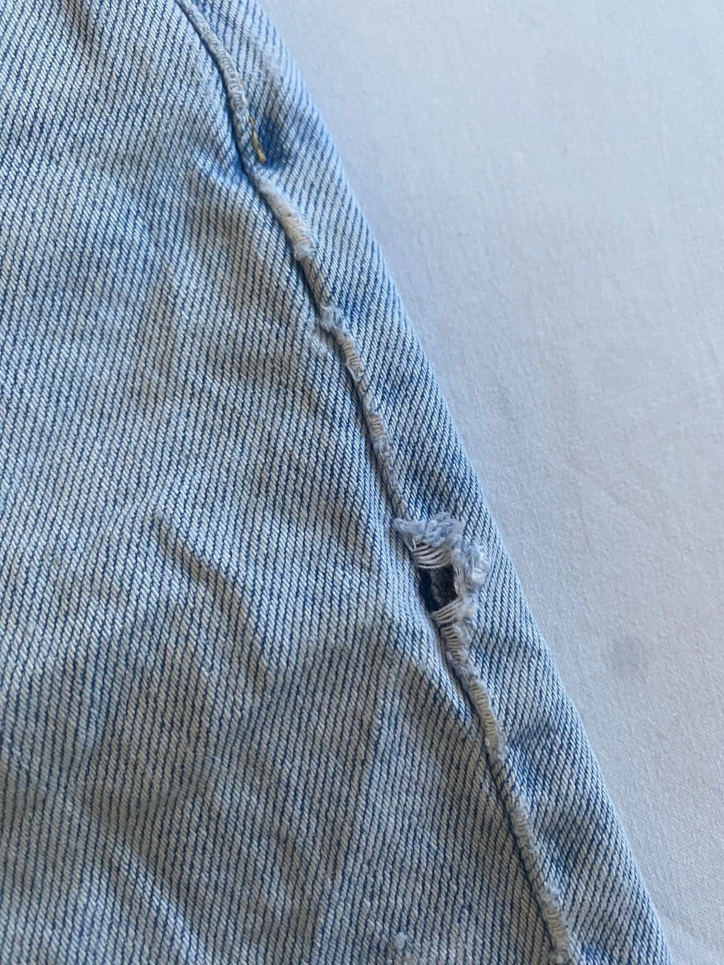 Y2K Distressed Levi's 505 Light Wash Jorts - anbracaminte