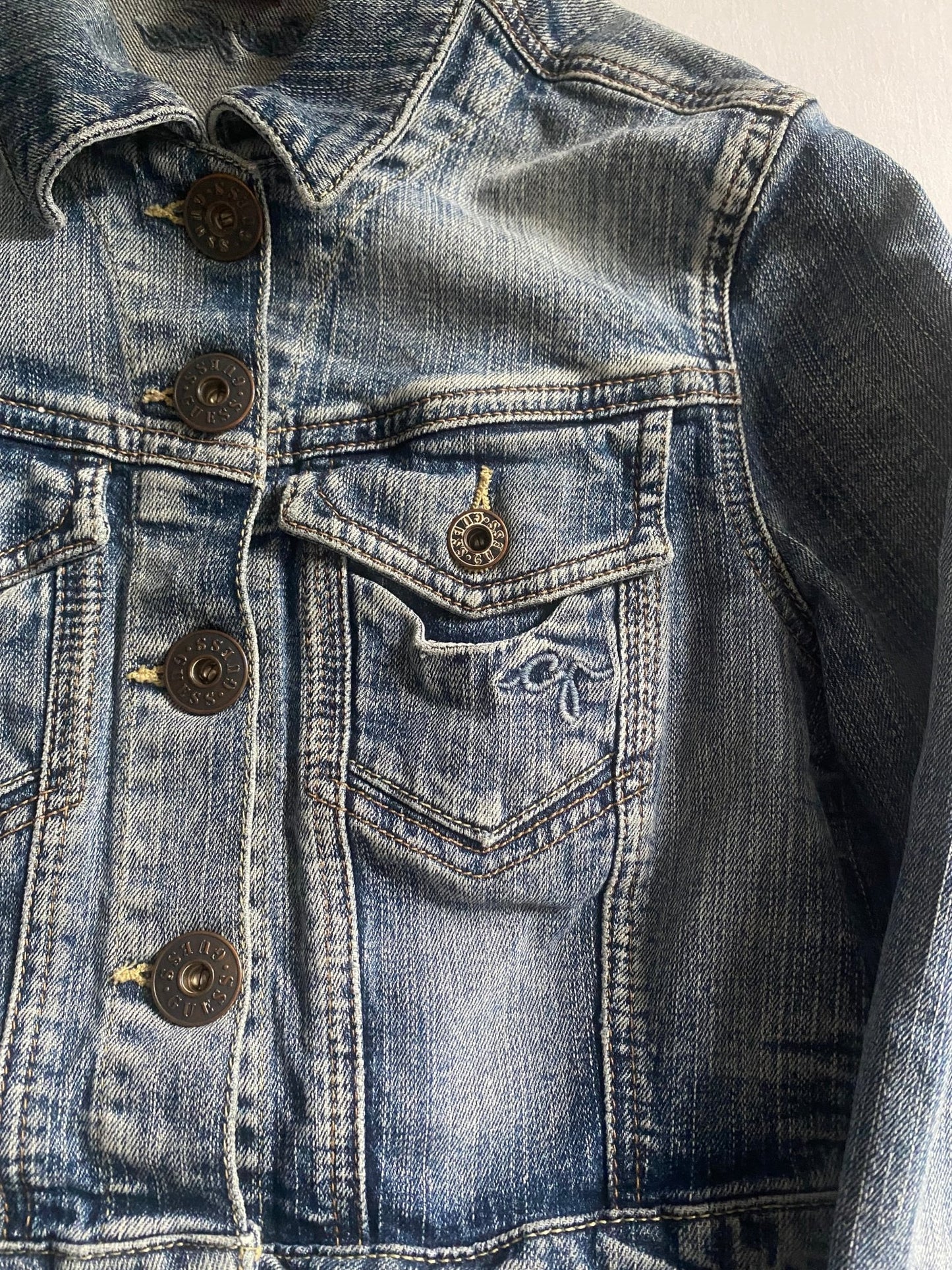 Y2K Guess Jeans Cropped Denim Jacket - anbracaminte