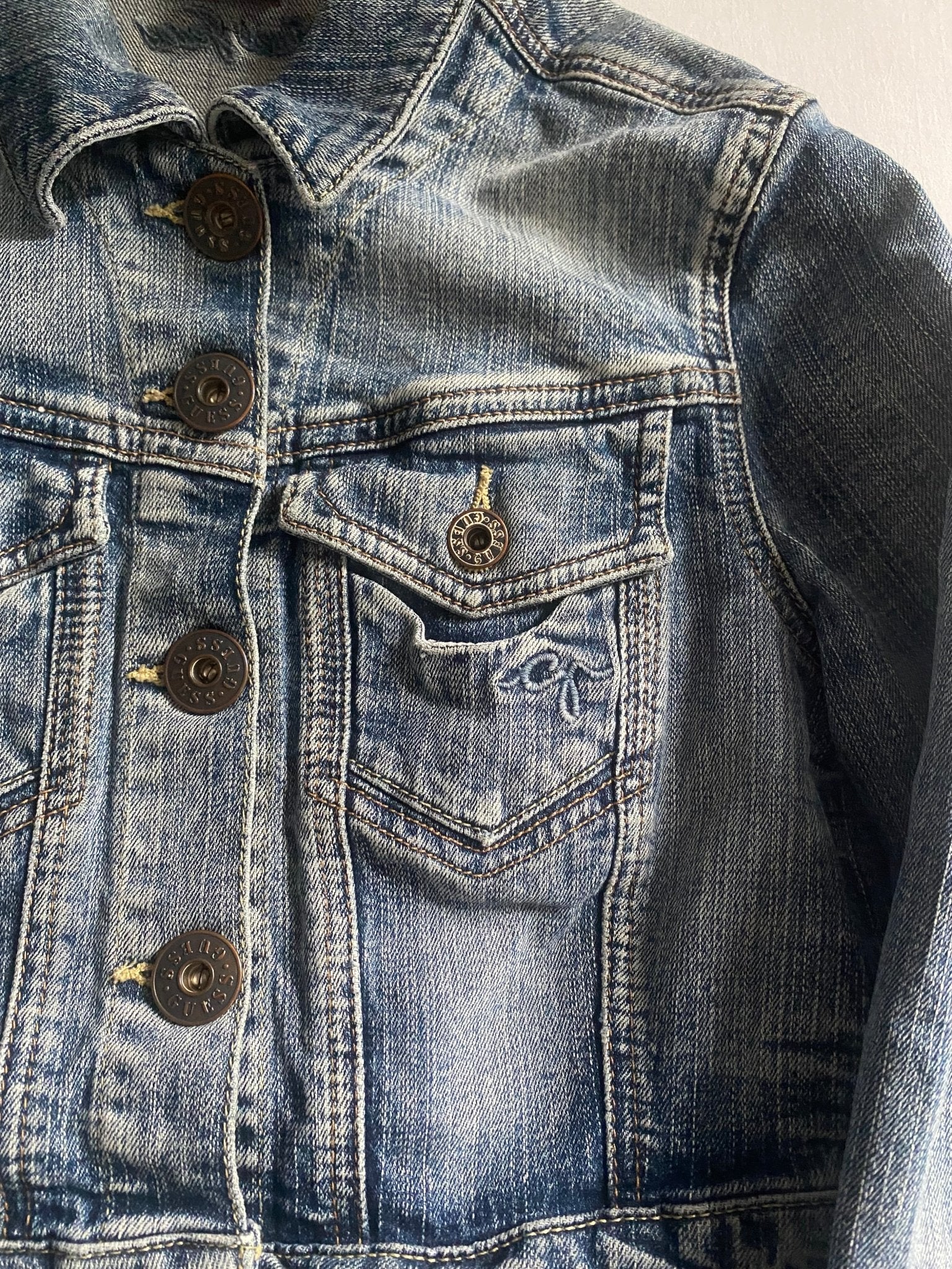 Y2K Guess Jeans Cropped Denim Jacket - anbracaminte