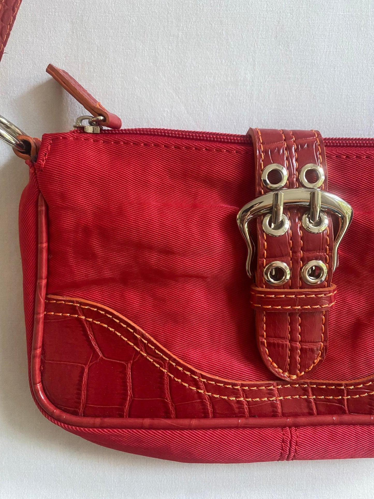 ❤️ Y2K Guess Red Handbag – Geantă Vintage Statement - anbracaminte