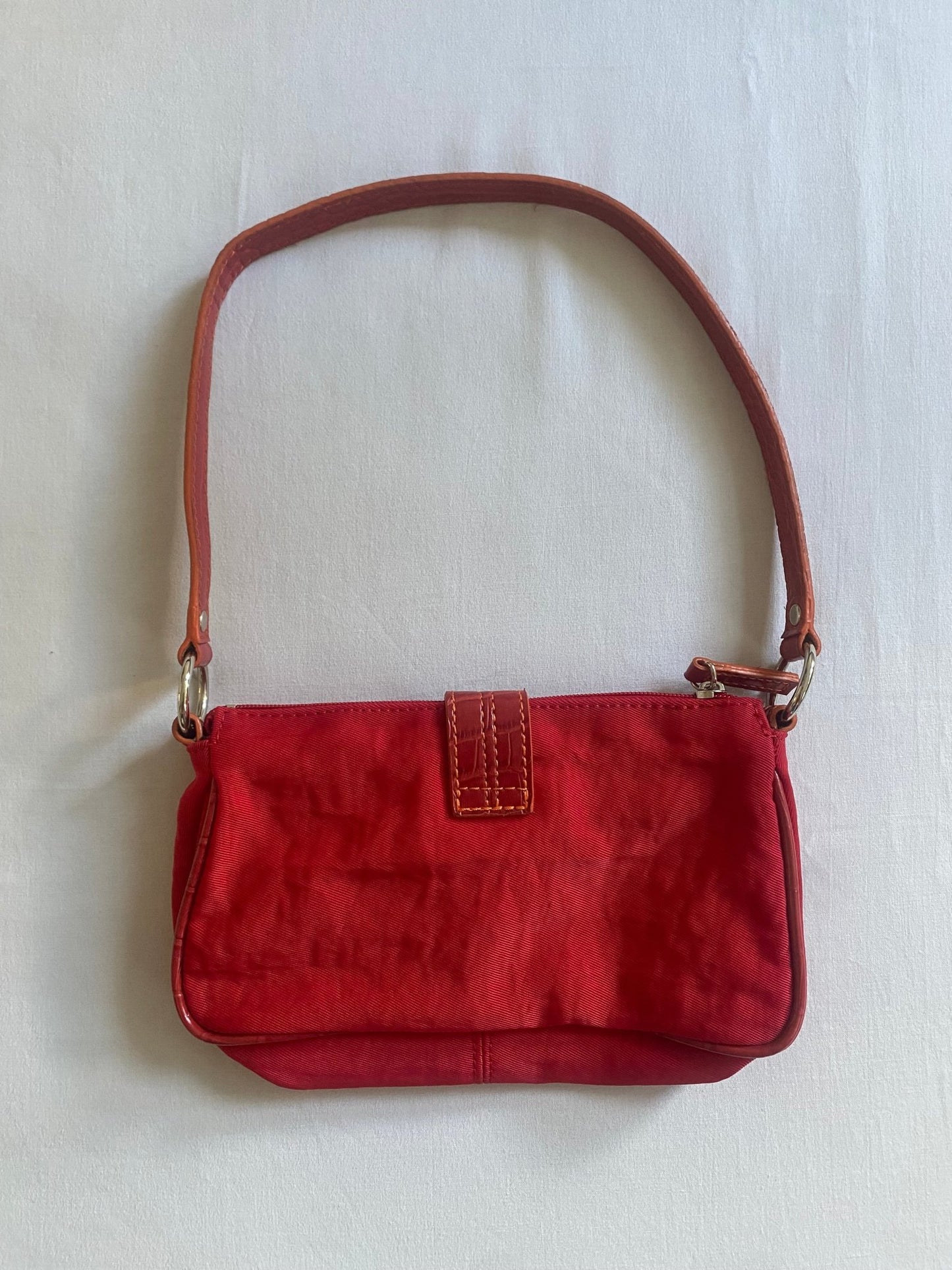 ❤️ Y2K Guess Red Handbag – Geantă Vintage Statement - anbracaminte