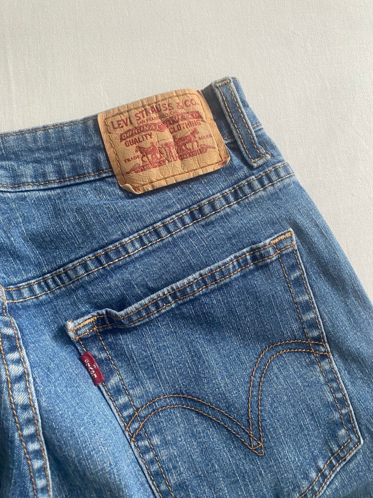 Y2K Levi's Capri Jeans - anbracaminte