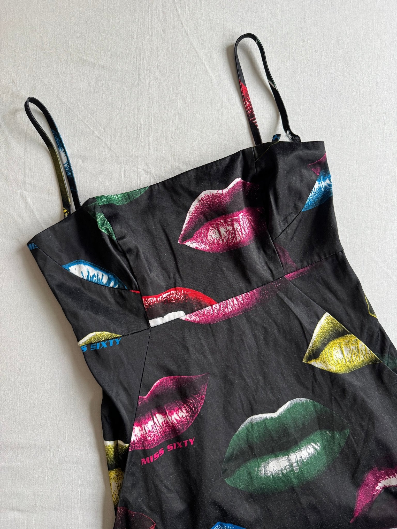 👄 Y2K Miss Sixty Rochie din Satin Printed – Mărime M - anbracaminte