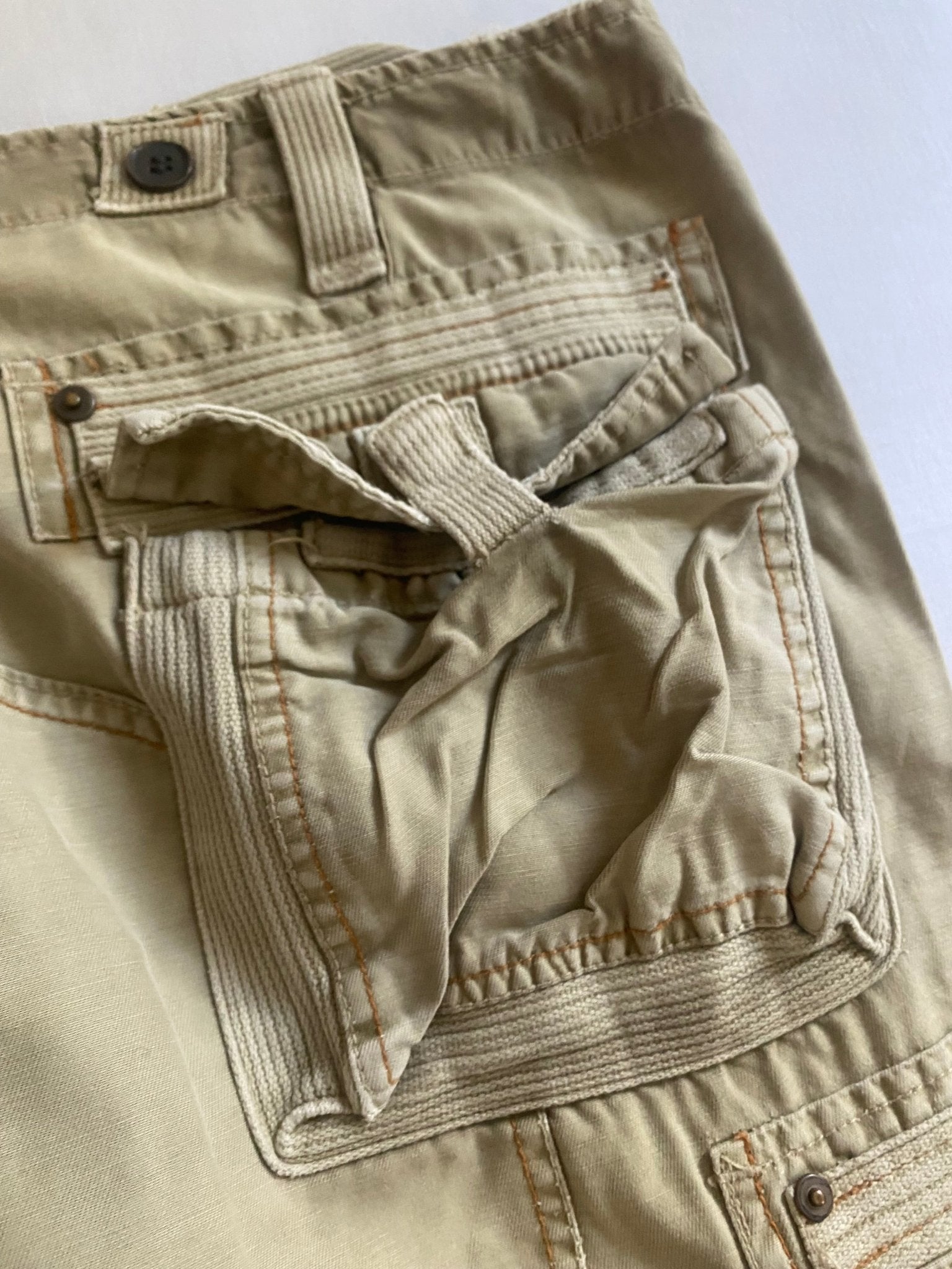 🔧 Y2K pantaloni scurți cargo tehnici – mărimea 52 (47 cm talie) - anbracaminte