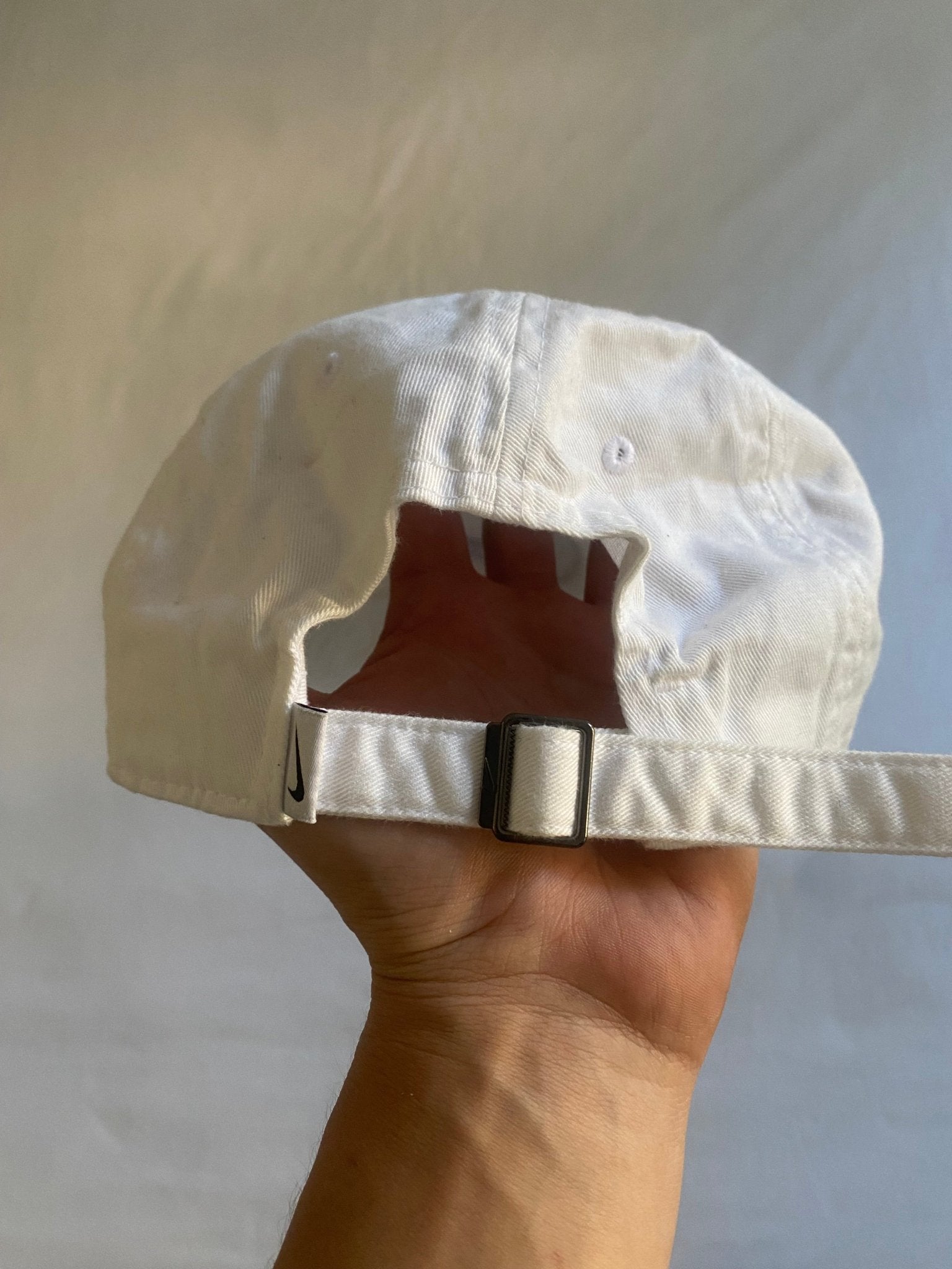 Y2K White Nike Swoosh Cap - anbracaminte