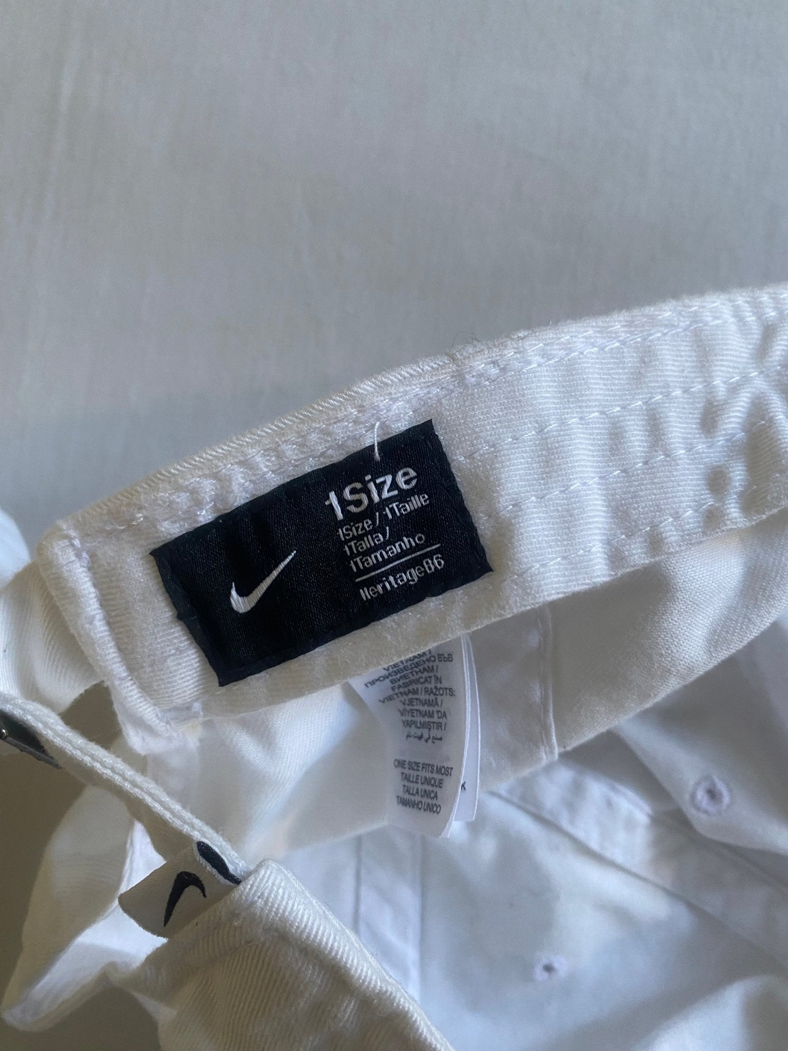 Y2K White Nike Swoosh Cap - anbracaminte