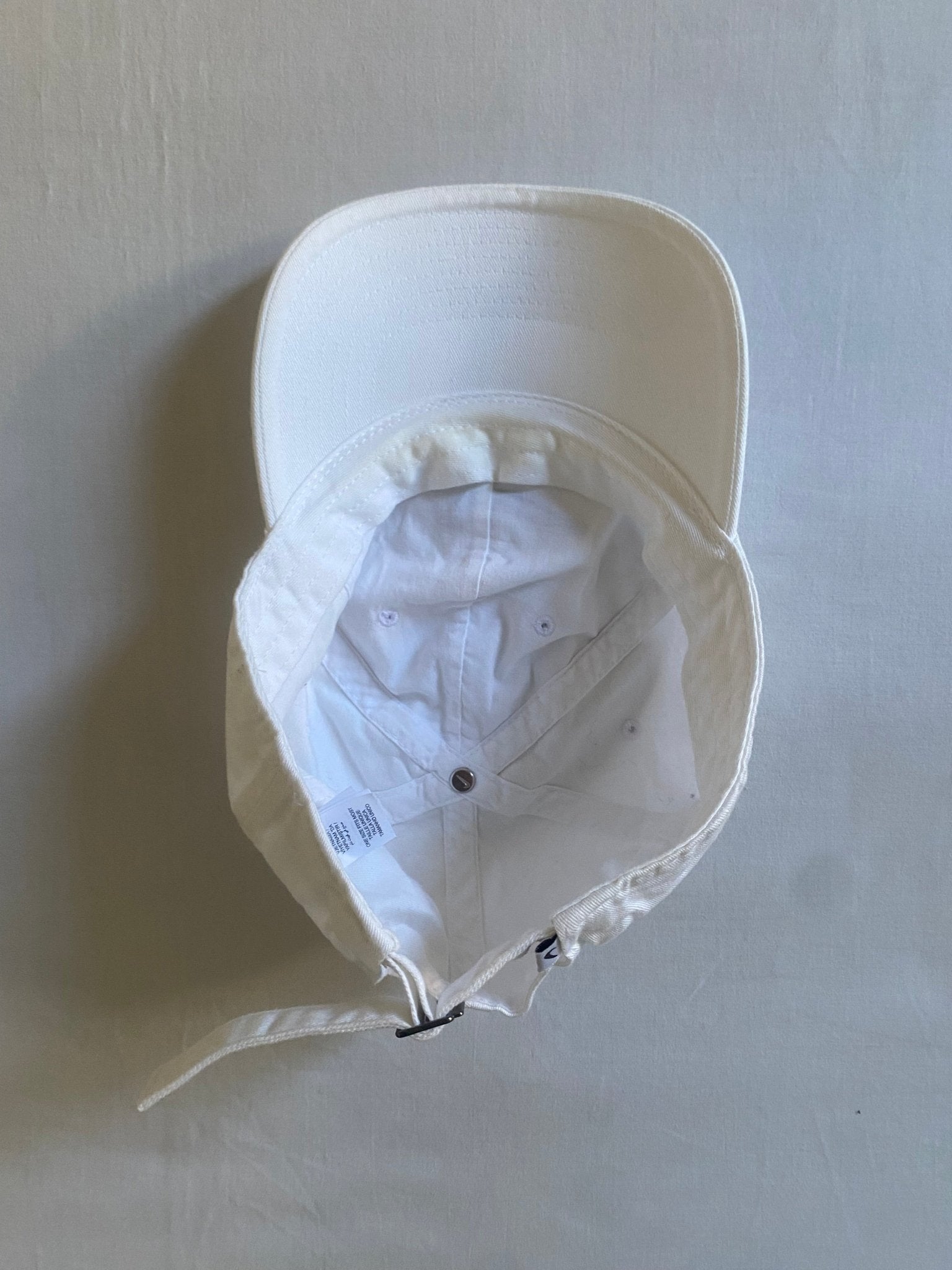 Y2K White Nike Swoosh Cap - anbracaminte